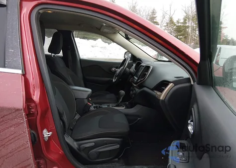 2016 Jeep Cherokee Latitude z USA, uszkodzony, nr VIN 1C4PJMCS1GW268112